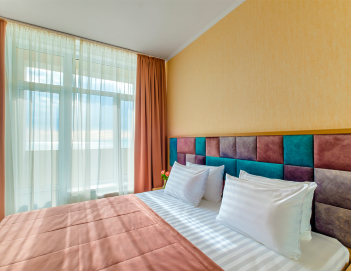 2-местное 2-комн. комфорт (вид на море) - Отель «Династия» Феодосия