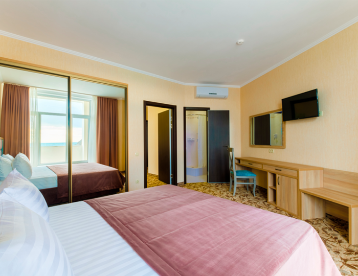 2-местное 2-комн. комфорт (вид на море) - Отель «Династия» Феодосия