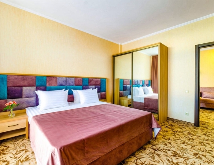 4-мест. 3-комн. комфорт - Отель «Династия» Феодосия